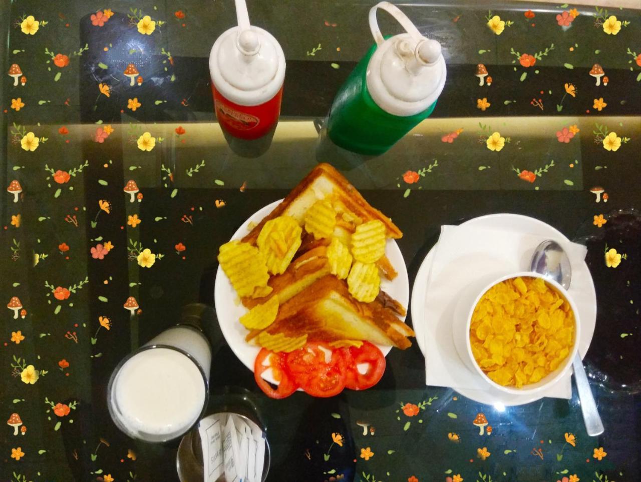 Hotel Vinayak Lifestyle Hotels Lucknow Dış mekan fotoğraf